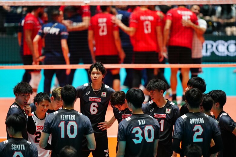 まさかの敗戦に肩を落とす日本代表