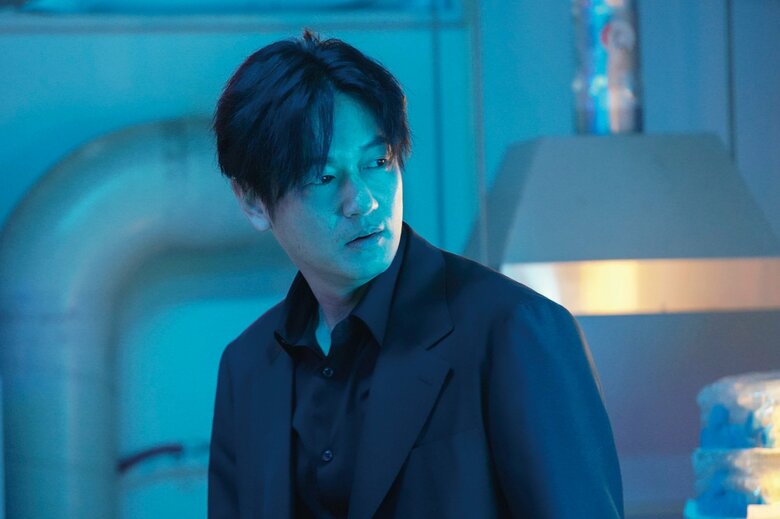 井浦新　配給：KADOKAWA ©2021「恋する寄生虫」製作委員会