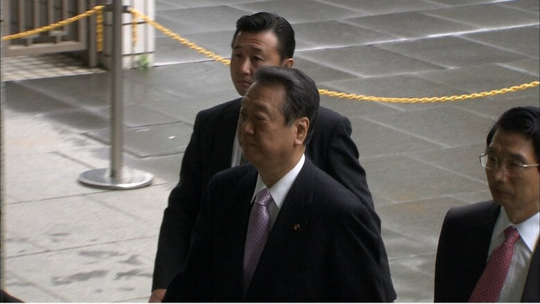 東京地裁に入る小沢氏　このあと無罪判決を受けた　2012年