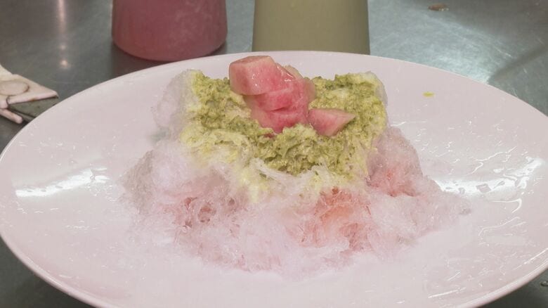 氷の間にはモモ