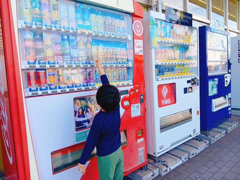子供の身長では「水」のボタンに届かない場合も…