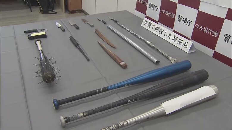 不良グループが準備した凶器の数々（1日 東大和署）