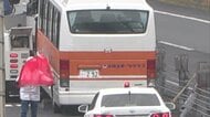 スポーツクラブの大型バスが九州道で中央分離帯に衝突　中学生9人搬送　運転手からアルコール検出されず