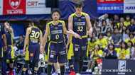 ピッタリ7分で靴ひもを結ぶ田臥勇太と、何度も見るロシター。Bリーグ選手の信頼関係
