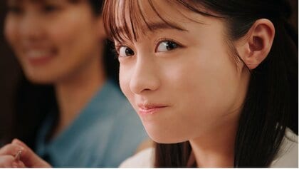 橋本環奈 プライベートでは「わりと“焼き奉行”」？　豪快な食べっぷりに注目　新CMではにかむ姿は必見