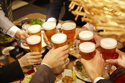 今年は“おこもり忘年会”?! 9割の企業が忘年会・新年会を「開催せず」 働く人のホンネは…