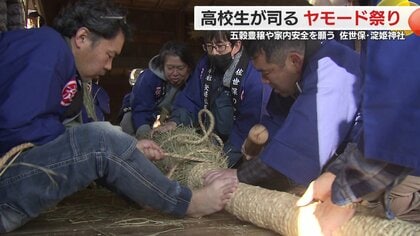 ガチエグイ…」男子高校生がふんどし姿で真冬の池へ 400年以上続く