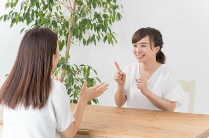 無意識な相づちも当てはまる(画像はイメージ)