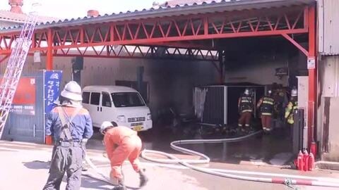 「エンジンキーを回したら発火した」　自動車整備工場で火事　小型車や工具を焼く　福岡市