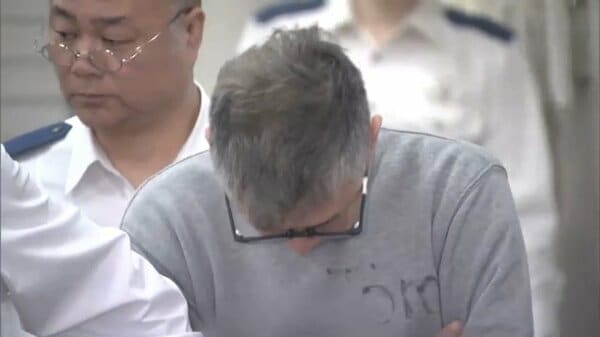 警察による家宅捜索の様子