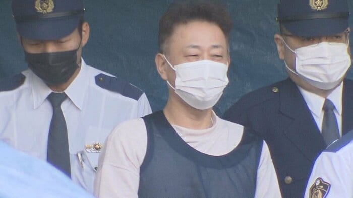 :送検される小野勇被告(2022年)