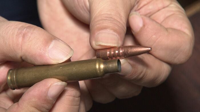拳銃とライフル銃の弾丸比較