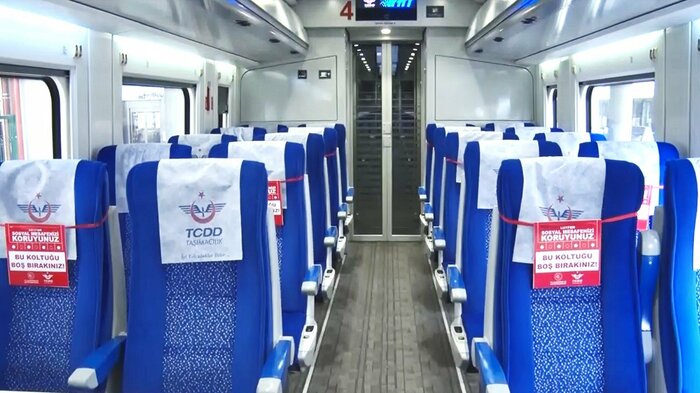 2か月ぶりに再開した高速鉄道 SD確保の為、乗車率は50%以下