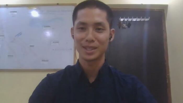 ボールを蹴る楽しさを伝えたいと話す萩原さん