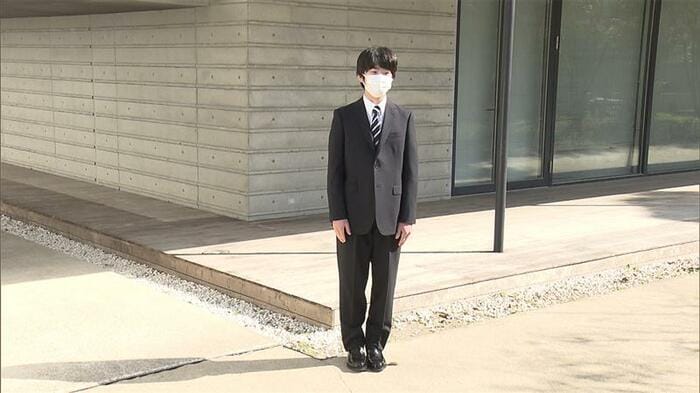 スーツ姿で入学式に臨まれた悠仁さま(午前8時半ごろ 東京・文京区)