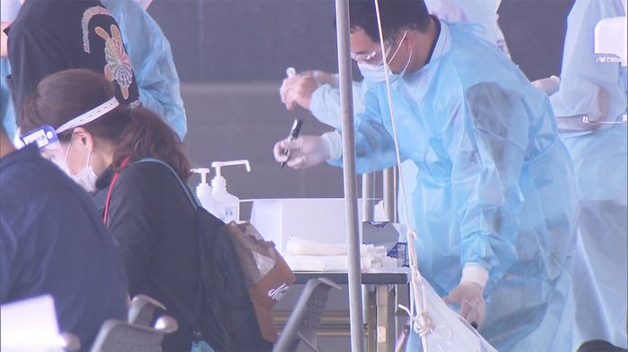 沖縄で新たに84人確認 計1000人超へ 高齢者に広がり
