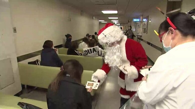 病院にサンタクロース　感染症予防にマスクのプレゼント　岩手県盛岡市｜FNNプライムオンライン
