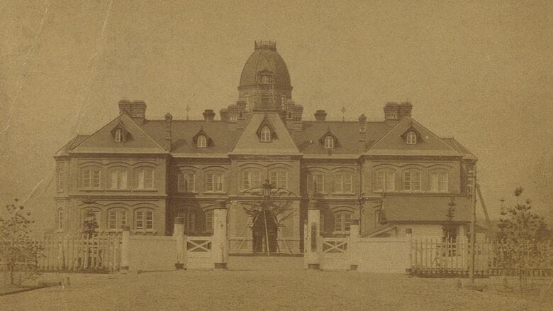 完成直後の赤れんが庁舎（提供 北海道大学附属図書館）