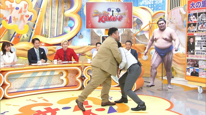 実践する豊ノ島さんと渡辺アナ　これまでは立ち合いから一気に攻めていた…