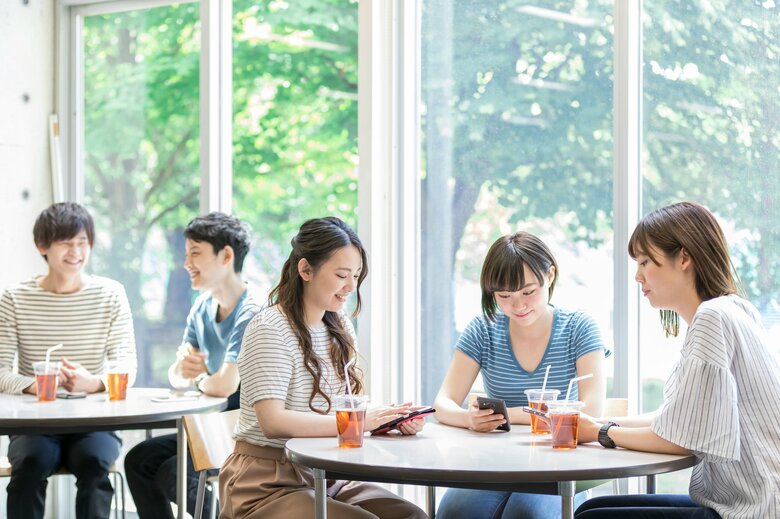 コロナ禍で友達と過ごす時間が減少した（画像はイメージ）