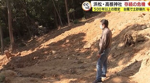 参道があった場所を案内する柴田さん