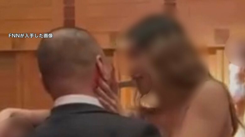 口移しでチップ渡しの瞬間