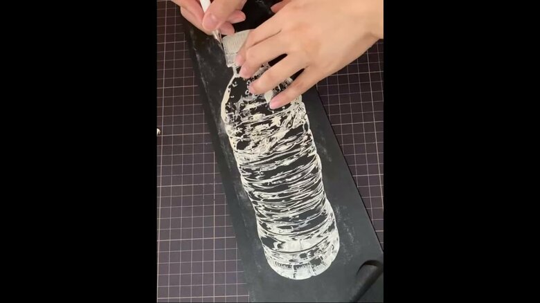 切り絵の制作途中の様子