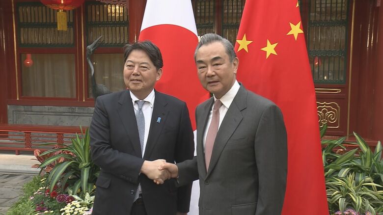 王毅政治局委員は林外相を老朋友（古くからの友人）と持ち上げた