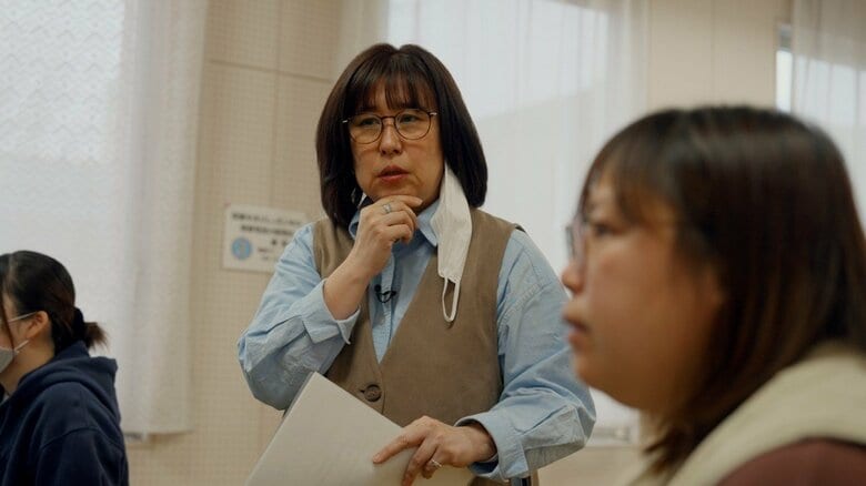 茨城音楽専門学校の学生を指導する太田裕子カメラマン