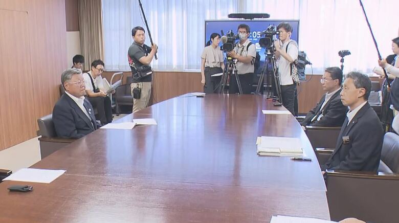 長野県石油商業組合の幹部が県に報告