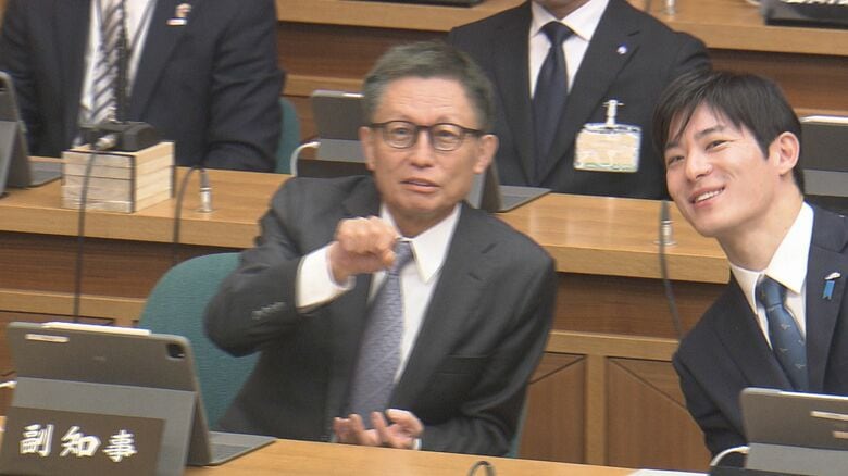 知事選では石田知事（右）を支援した中村氏