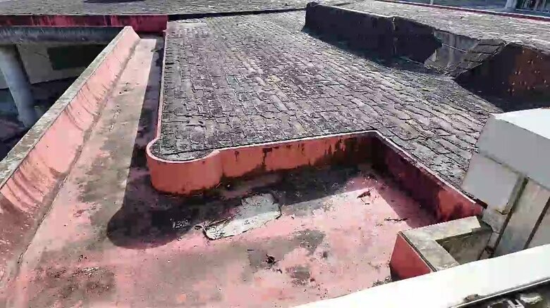 劣化が進む大川小学校の屋根部分