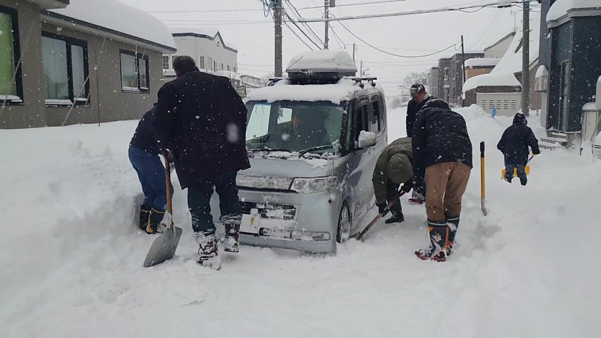 北海道の洗礼】記録的“ドカ雪”で札幌が機能不全に…バススタック、7000 北海道の洗礼】記録的“ドカ雪”で札幌が機能不全に…バススタック、7000