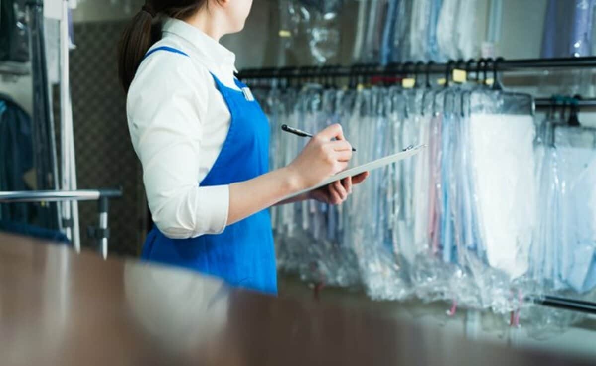 クリーニング店が苦境、「倒産・廃業」最多ペース コスト高で3割超