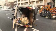 早朝の国道でワゴン車横転　後部ドア全開　積み荷散乱　東京･北…