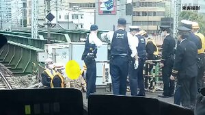 線路立ち入り泥酔男「彼女と別れ自暴自棄に…」 通勤ラッシュの山手線が一時運転見合わせ