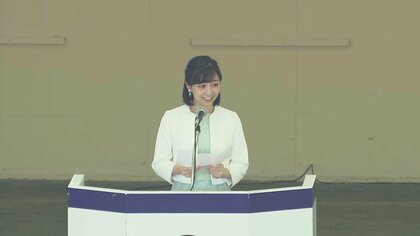 淡いグリーンのワンピースに白のジャケット　佳子さまが高校生馬術競技大会にご出席　静岡・御殿場