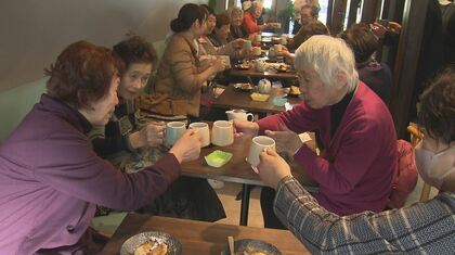 おしゃべりに食事も　「シニア食堂」が盛況　人の輪を広げて「孤立」防ぐ　長野・小諸市