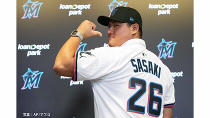 「とにかくわくわくが一番強い」佐々木麟太郎がマーリンズ本拠地で入団会見　背番号26のユニフォーム姿披露