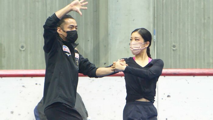 公式練習に臨む村元哉中・髙橋大輔