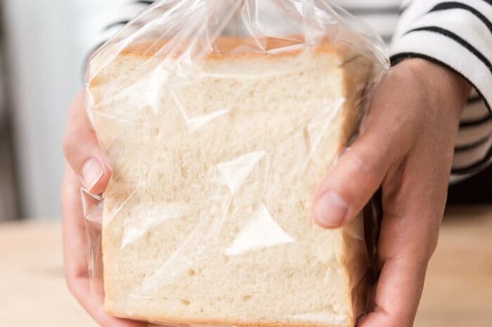 食パンは袋に入っている状態の上側の密度が低いという(画像はイメージ)
