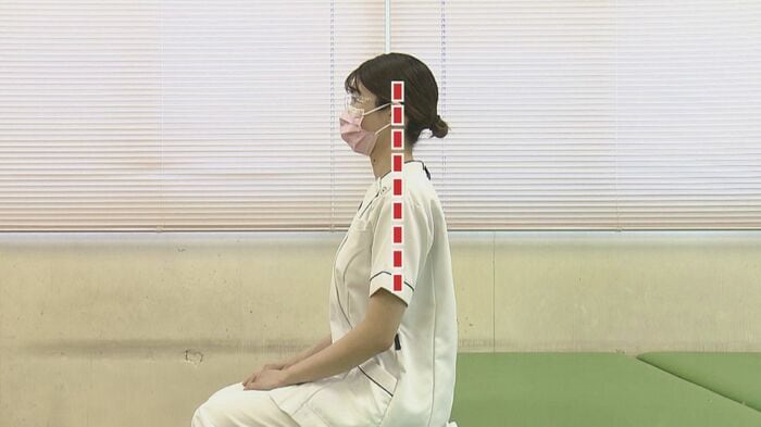 真横から見た時に耳の穴と肩が一直線