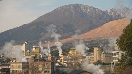 事件は日本有数の温泉町・別府市で起きた