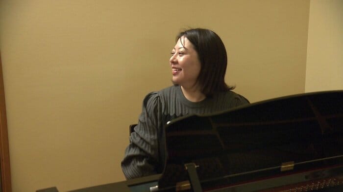 鈴木さんは「素直で頑張り屋」と語る指導者の聖園学園短大・櫻庭優佳さん