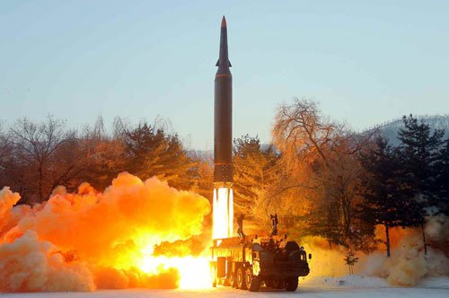 1月5日に発射されたミサイル(労働新聞・2022年1月6日)