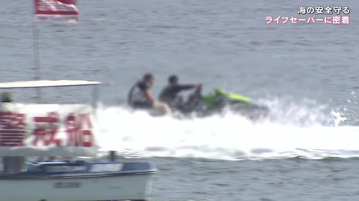 遊泳エリアに近い距離で水上バイクを乗り回す人も…