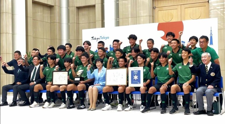 初優勝の中学生選手ら「ラグビー大好き」全国大会日本一『世田谷区ラグビースクール』が小池都知事を表敬訪問｜FNNプライムオンライン