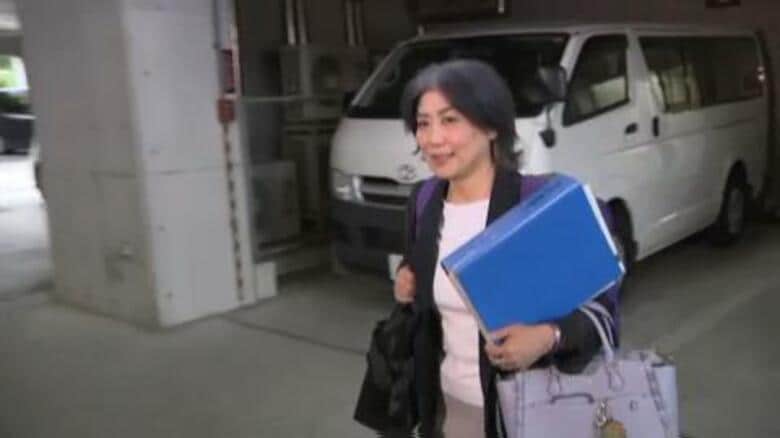 学歴詐称の田久保市長　「百条委に出席しますか？」との問いに「お疲れ様で～す」とだけ返し退庁　SNSでは出頭ほのめかすも明言避ける　登庁した際も無言貫く｜FNNプライムオンライン