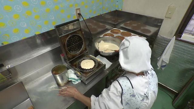 ワッフルの生地作りは竹内さんの仕事