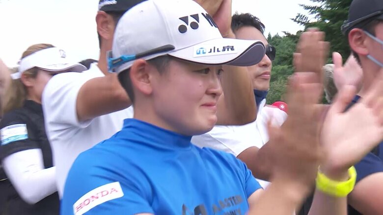 千怜を見守っていた姉・明愛（2022年、NEC軽井沢72ゴルフトーナメント）